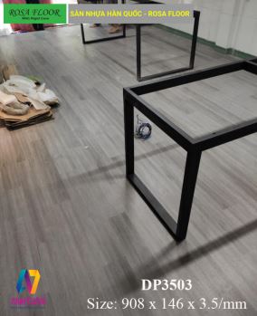 san-nhua-gia-go-cho-shop-thoi-trang