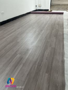THI CÔNG TẤM TRẢI SÀN PVC - QUÁN QUẦN ÁO